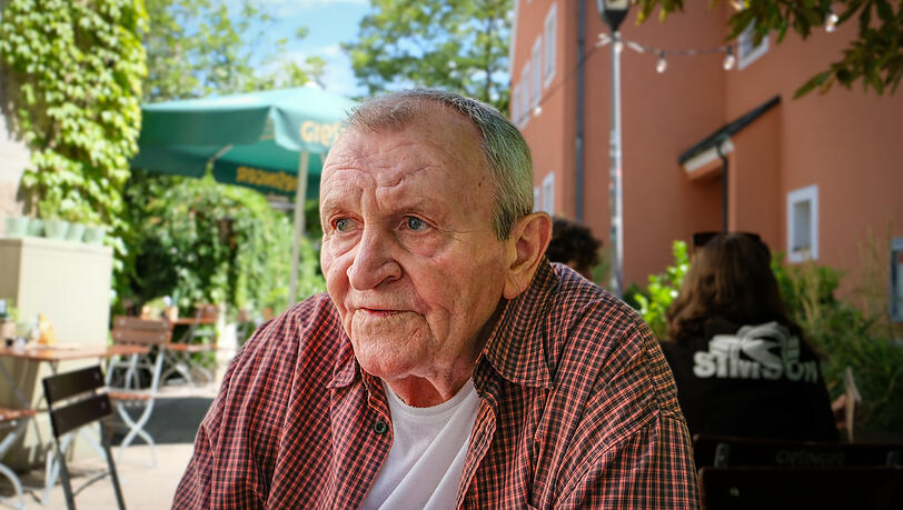 Vor Jahrzehnten gr&uuml;ndete Hermann Schmuck einen Stammtisch. Seit vielen Jahren trifft der sich im Giesinger Br&auml;u am Giesinger Berg. Jeden Dienstag versammeln sich Schmuck und sieben bis 14 weitere M&auml;nner zu einem Bier und guten Gespr&auml;chen.