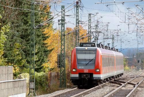 Die S-Bahn und der Herbst - oft kommt es zu Verspätungen.