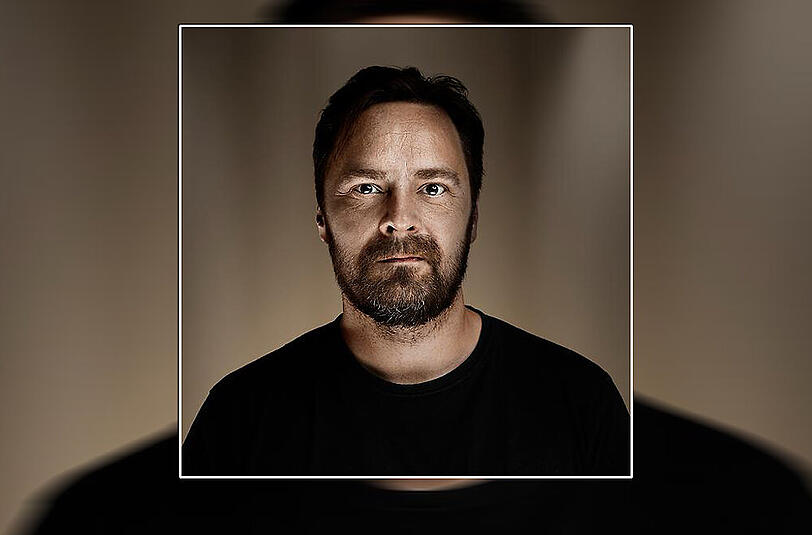 Wird von David Nathan synchronisiert. Ihn hört man auch als deutsche Stimme von Christian Bale und dem verstorbenen Paul Walker.