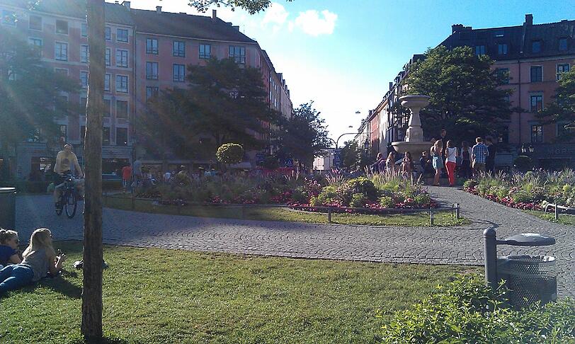Noch sind nur wenige Leute auf dem Gärtnerplatz unterwegs. Doch das kann sich schnell ändern: An warmen Sommerabenden ist der Platz brechend voll.