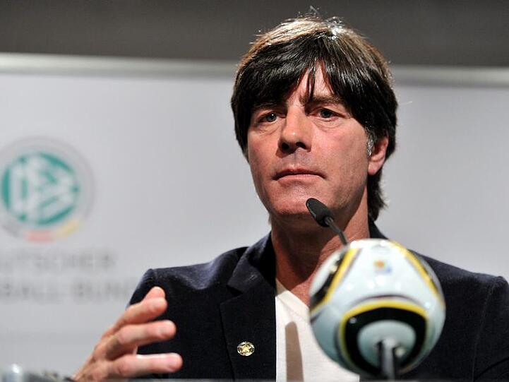 Lässt die DFB-Bosse zappeln: Bundestrainer Joachim Löw.
