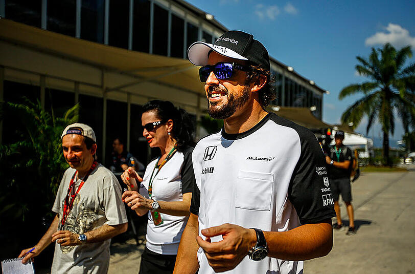 Nach seinem schweren Crash steht Fernando Alonso am Wochenende in Malaysia vor seinem GP-Debüt mit McLaren-Honda.