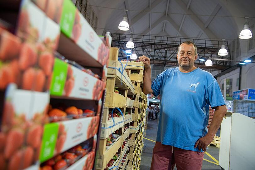 Michael Widmann, Geschäftsführer der Widmann Früchte Großhandels GmbH, in der Halle 1 vom Großmarkt München.