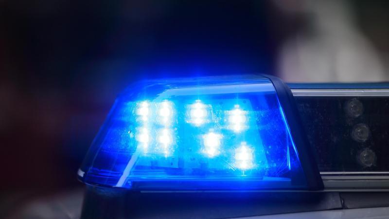 Blaulicht auf einem Fahrzeug der Polizei. Foto: Jens Wolf/Archiv Blaulicht auf einem Fahrzeug der Polizei. Foto: Jens Wolf/Archiv
