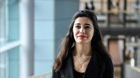 Gazelle Sharmahd, Tochter des im Iran zum Tode verurteilten Deutsch-Iraners Jamshid Sharmahd.