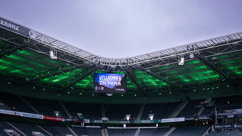 Die Partie zwischen dem FC Bayern und Gladbach wird erst um 15.45 Uhr angepfiffen. Die Partie zwischen dem FC Bayern und Gladbach wird erst um 15.45 Uhr angepfiffen.