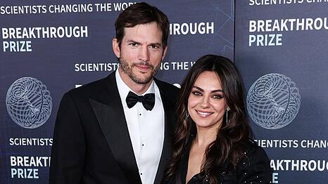 Doch nicht so wasserscheu? Ashton Kutcher und Mila Kunis.