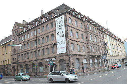 Wenn Adolf Hitler Nürnberg besuchte, stieg er im &bdquo;Deutschen Hof&ldquo; ab. Das Hotel am Frauentorgraben steht seit Jahren leer.