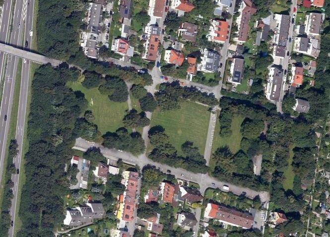 Der Pfrontener Platz aus der Vogelperspektive.