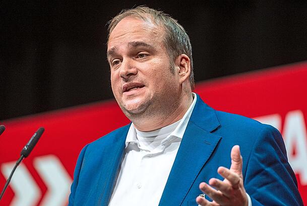 Der Wirtschaftspolitiker und Co-Vorsitzende der SPD Bayern Sebastian Roloff fordert: "Wir brauchen zeitnah weitere Entlastungen, am besten noch in diesem Monat."