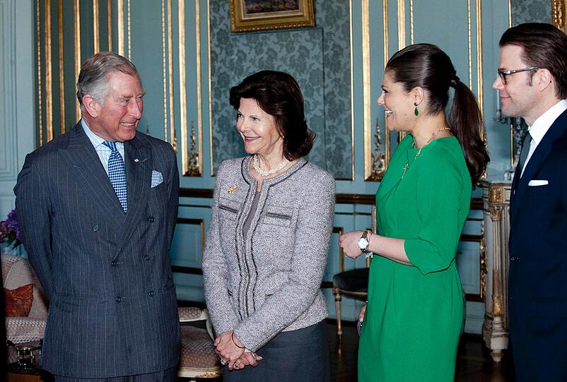 Auch der englische Thronfolger Prinz Charles durfte die Kleine vor einigen Tagen beim Staatsbesuch in Schweden bereits begutachten.
