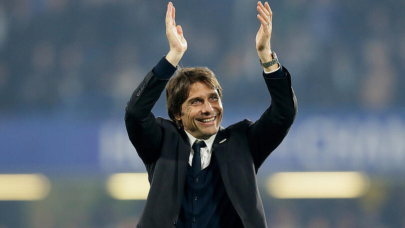 Antonio Conte hat beim FC Chelsea einen neuen Zweijahresvertrag unterschrieben.