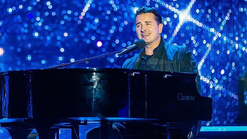 "Volks-Rock'n'Roller" Andreas Gabalier verbeugte sich vor Peter Alexander und sang "Zuschau'n kann i net", das Alexander 1960 sang. "Volks-Rock'n'Roller" Andreas Gabalier verbeugte sich vor Peter Alexander und sang "Zuschau'n kann i net", das Alexander 1960 sang.