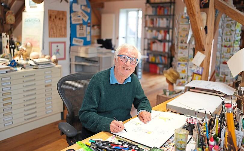Gaymann in seinem Atelier. Mit seinen Cartoons spiegelt er liebevoll Alltagssituationen wider, ob Beziehungsstress oder Fitnesswahn.
