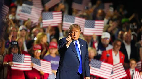 Wenn Trump vor Menschenmengen spricht, beschw&ouml;rt er gerade oft das Bild einer angeblich durch Kommunisten bedrohten USA hervor. (Archivbild)