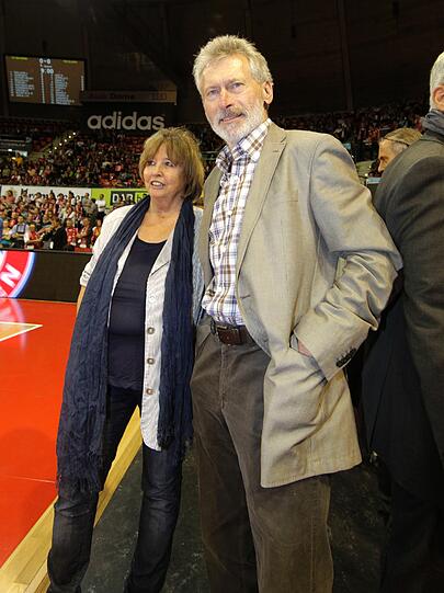 Der neue Audi Dome: "Stimmung wie beim Derby", findet Bastian Schweinsteiger. Hoeneß und Breitner sind begeistert. Die Bilder von der Basketball-Premiere in der neuen Halle.