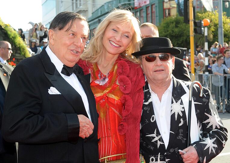 Barry Humphries, der Goblin spielt, seine Frau Lizzie Spender und Sylvester McCoy alias Radagast