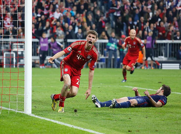 Platz 1: Ein Abend wie im Märchen - 23.04.2013, FC Bayern - FC Barcelona 4:0 &bdquo;Ein märchenhafter Bayern-Abend! Die haben die Stars aus Barcelona, die immer so in den Olymp der Fußballer gehoben waren worden, richtig aufgefressen, da blieb nichts mehr vom Glanz des großen Barça. Es war der perfekte Fußball der Heynckes-Ära, die zum Triple führte. Mir blieb aus dem Spiel aber auch diese verzweifelte Figur Messi in Erinnerung, der unter Normalmaß zusammengeschrumpft war. Leicht angeschlagen und völlig wirkungslos.&ldquo;