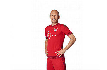 Arjen Robben: Note 2. Wechselte immer wieder mit Costa die Seite, lief ein paar Mal ins Abseits. Und ja, der Holländer versuchte tatsächlich einige Male den Kollegen Lewandowski anzuspielen. Man soll sich ja nicht ganz so grün (gewesen) sein nach der letzten Partie. Robben drehte in Halbzeit zwei auf, vergab knapp (65.). Flankte perfekt auf Martínez vor dem 2:1 (69.).