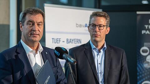 Markus Blume (r.), Generalsekretär der CSU, und Markus Söder, Ministerpräsident von Bayern, geben eine Pressekenferenz. Foto: Lino Mirgeler/Archiv