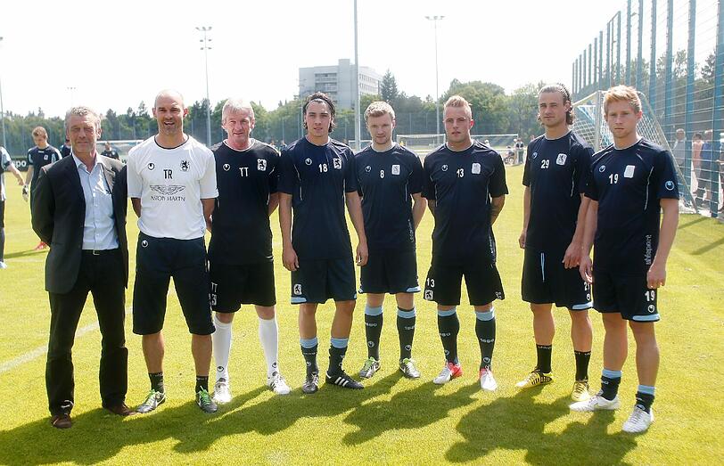 Strahlender Sonnenschein: Der TSV 1860 startet die Mission Aufstieg. Mit dabei: Die Neulöwen Daniel Adlung, Yannick Stark, Stephan Hain, Sebastian Hertner und Markus Schwabl. Die Bilder