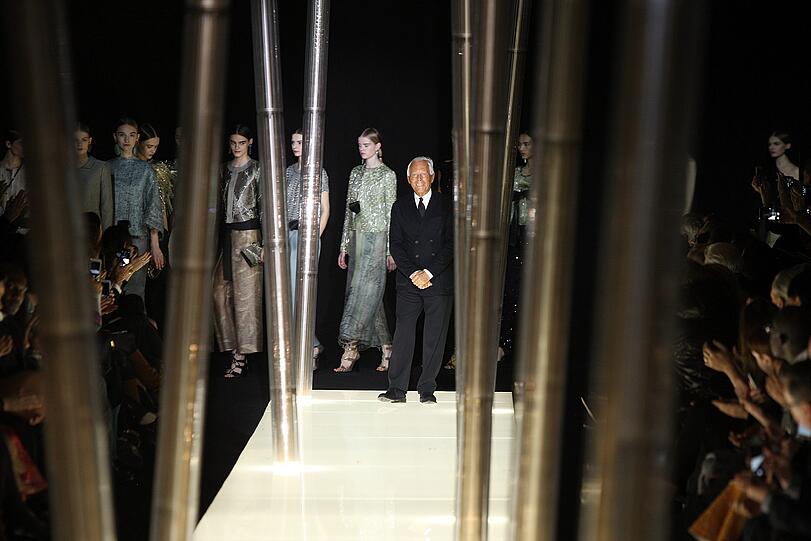 Designer Giorgio Armani nach der Show