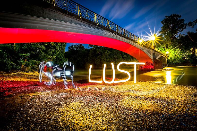 Spektakuläre Licht-Aktion am Isarstrand und Umgebung - die beeindruckenden Bilder.