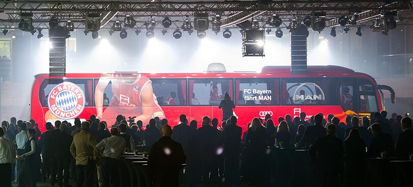 Das ist der neue Bus der Basketballer. Die Bilder