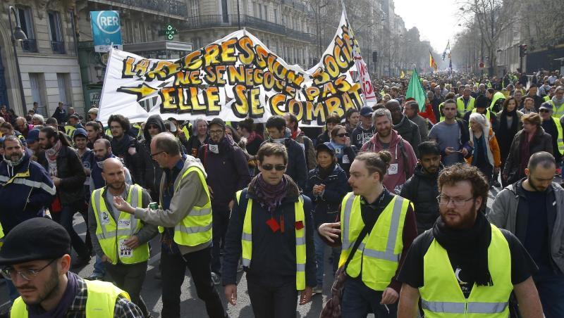 "Gelbwesten" versammeln sich zu einer Kundgebung in Paris. "Gelbwesten" versammeln sich zu einer Kundgebung in Paris.