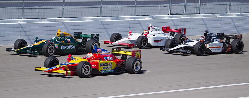 Die Bilder vom schrecklichen Indy-Car-Unfall in Las Vegas. Dan Wheldon, der Ende Mai zum zweiten Mal nach 2005 den Motorsport-Klassiker Indy 500 gewonnen hatte, ist am Sonntag auf dem Las Vegas Motor Speedway tödlich verunglückt.