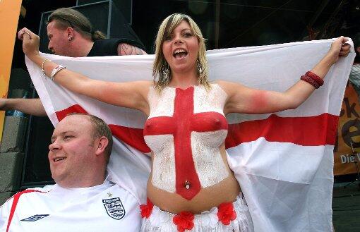 ... doch letztendlich blieb vieles beim Alten: England schied im Elfmeterschießen aus...