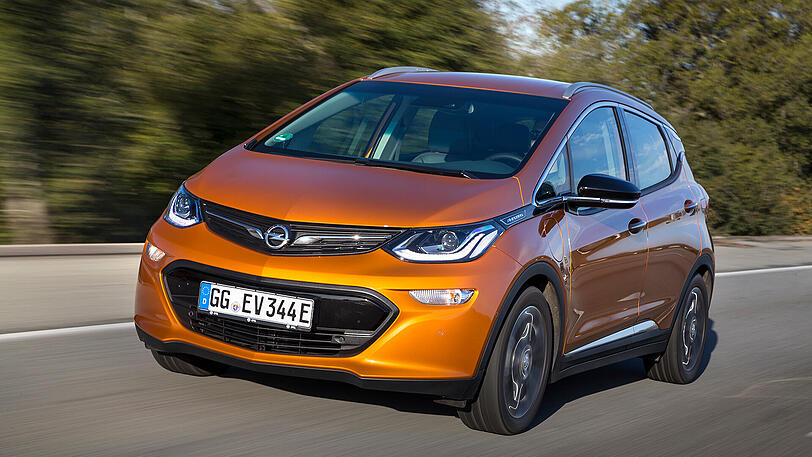 Ein kleines Bonbon aus der Zulassungs-Statistik zum Schluss: Exakt ein (1) Mal wurde im Juli laut KBA ein Opel Ampera-e zugelassen, und zwar an einen gewerblichen Halter - so wie alle der bisher insgesamt 77 "erstmals in den Verkehr gebrachten" Stromer mit dem Blitz.