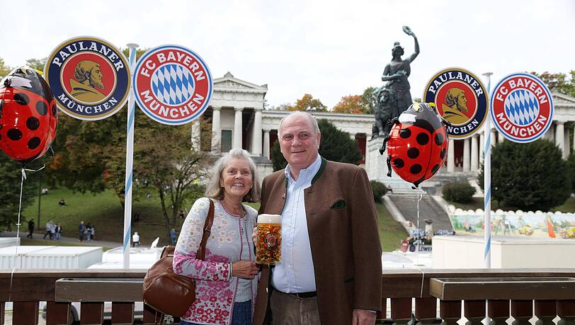 Uli Hoeneß mit seiner Frau Susanne auf dem Oktoberfest. Uli Hoeneß mit seiner Frau Susanne auf dem Oktoberfest.