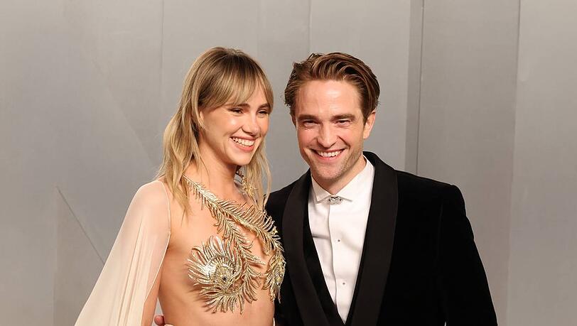 Robert Pattinson - hier mit Partnerin Suki Waterhouse - hat gut lachen: Gerade l&auml;uft es beruflich und privat perfekt f&uuml;r ihn.