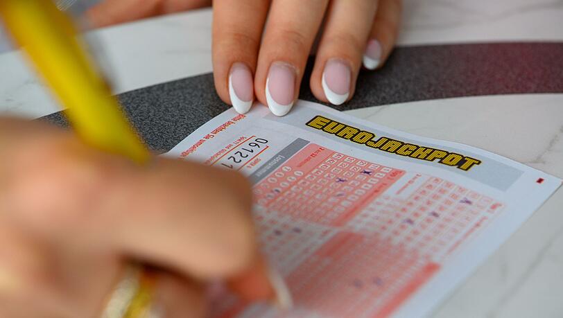 Eine neue Chance auf den prall gefüllten Eurojackpot gibt es am Dienstag. Eine neue Chance auf den prall gefüllten Eurojackpot gibt es am Dienstag.