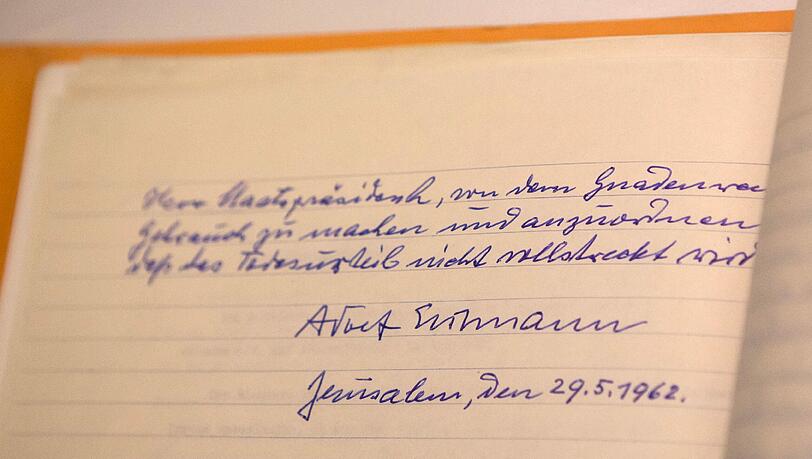 Das von Adolf Eichmann unterschriebene Gnaden-Ersuch, das die israelische Regierung nun veröffentlicht hat.
