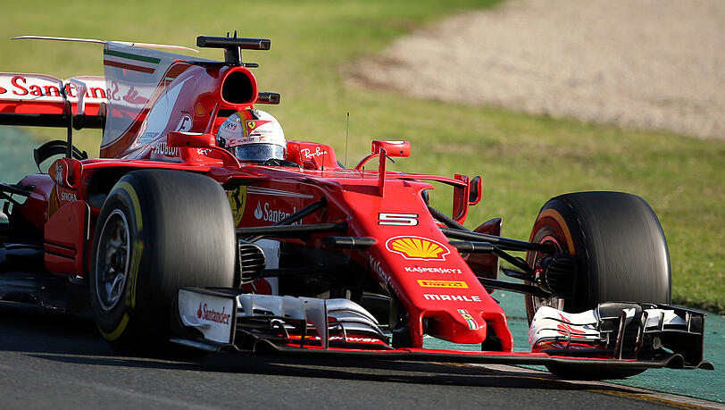 Erster Sieg im ersten Rennen: Sebastian Vettel holt mit seinem Ferrari den Sieg in Melbourne. Erster Sieg im ersten Rennen: Sebastian Vettel holt mit seinem Ferrari den Sieg in Melbourne.