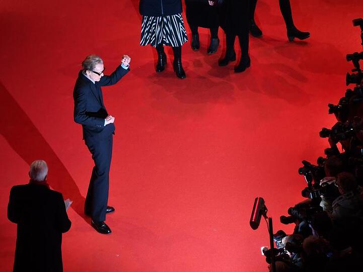 Bill Nighy hat den ganzen Tag über Autogramme geschrieben und Fotos gemacht. Der britische Schauspieler spielt im Eröffnungsfilm "The Kindness of Strangers" den Besitzer eines russischen Restaurants.