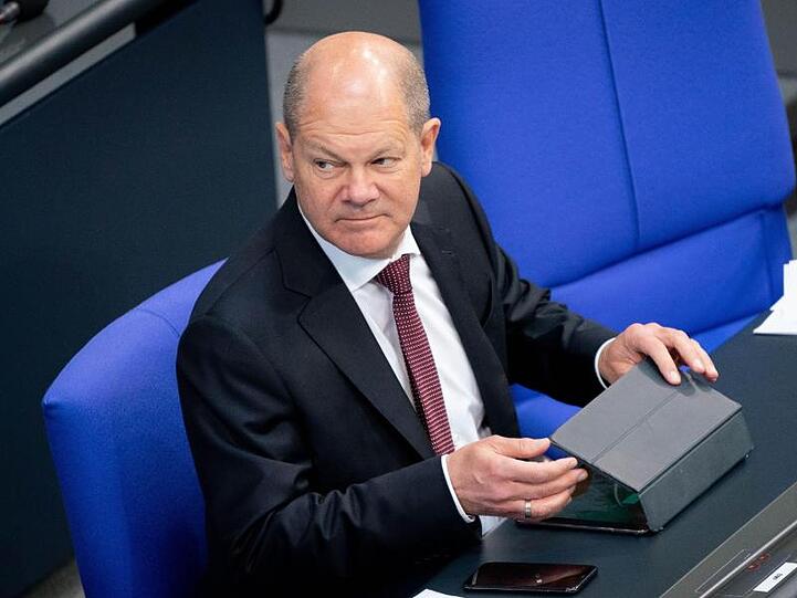 Bundesfinanzminister Scholz im Bundestag. Es wird erwartet, dass die Einnahmen des Staates zum ersten Mal seit der Finanzkrise 2009 wieder deutlich sinken.