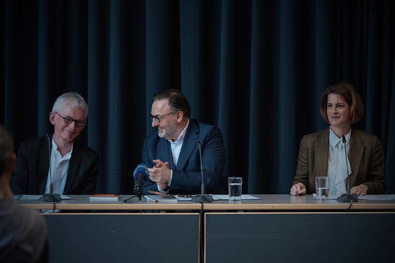 Pressekonferenz mit Intendant Paul Müller, Kulturreferent Anton Biebl und Alexandra Gruber, Soloklarinettistin und Mitglied im Orchestervorstand (von rechts)