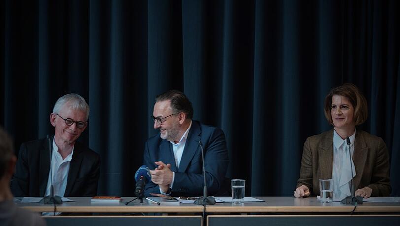 Pressekonferenz mit Intendant Paul Müller, Kulturreferent Anton Biebl und Alexandra Gruber, Soloklarinettistin und Mitglied im Orchestervorstand (von rechts)