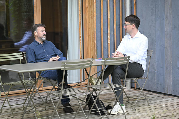 Florian Nagler im Gespräch mit AZ-Lokalchef Felix Müller auf der Terrasse seines Büros in Pasing. Florian Nagler im Gespräch mit AZ-Lokalchef Felix Müller auf der Terrasse seines Büros in Pasing.