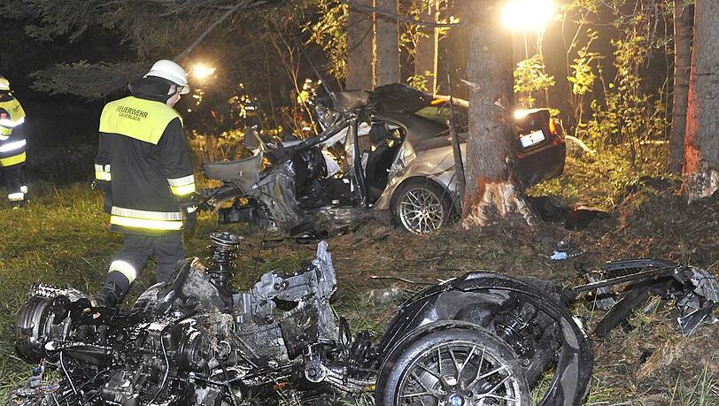 Der Fahrer des BMW war sofort tot. Der Fahrer des BMW war sofort tot.