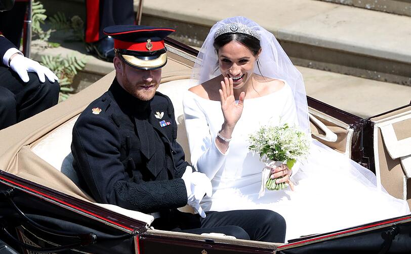 Meghan Markle und Prinz Harry fahren mit der Kutsche durch Windsor