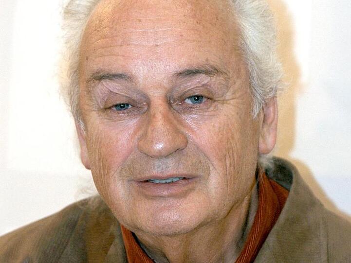 Der deutsche Schriftsteller Ernst Augustin. Foto: Uwe Zucchi/dpa/Archivbild