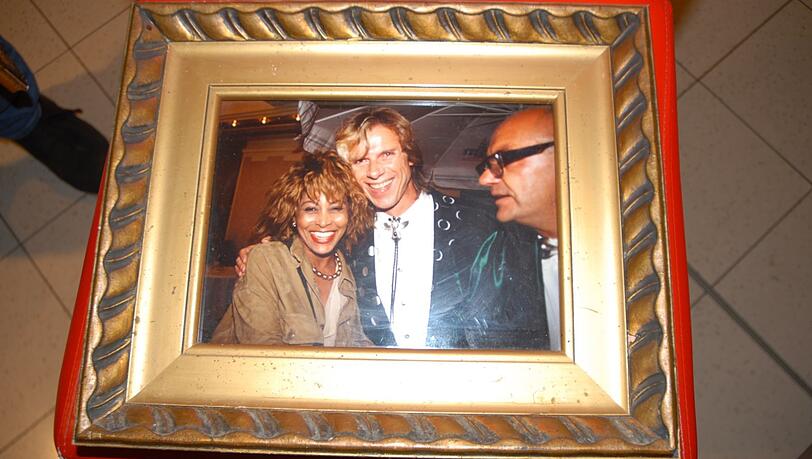 Die Party von Event-Manager-Legende Manfred Schmidt (r.) in der Flora. Es sollte der Abend werden, an dem Erwin Bach und Tina Turner sich unsterblich verlieben und bis zu ihrem Tod ein Paar bleiben.