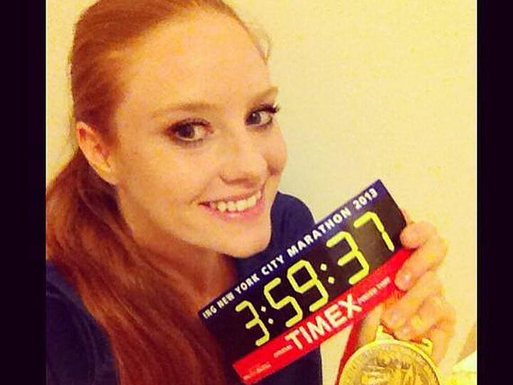 Model Barbara Meier lässt ihre Fans per Facebook an ihrem Marathon-Erfolg teilhaben