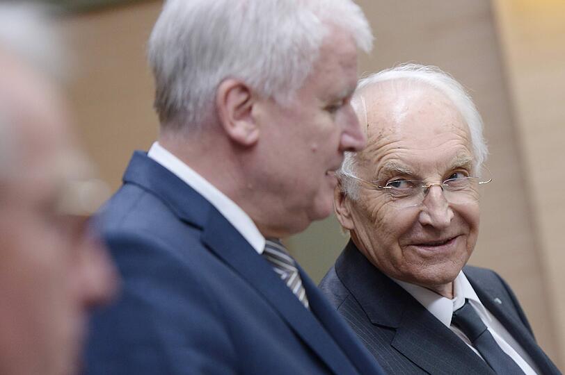 Auch Bayerns Ex-Ministerpräsident Edmund Stoiber reiste mit nach Moskau.