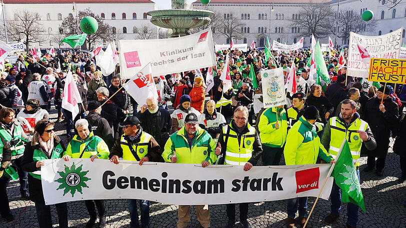Bilder vom Dienstag: Beschäftigte des öffentlichen Dienstes streiken in München.