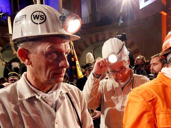 Schicht im Schacht: Bergleute der Zeche Prosper-Haniel verabschieden sich bei einem Gottesdienst vom Steinkohlebergbau im Ruhrgebiet.